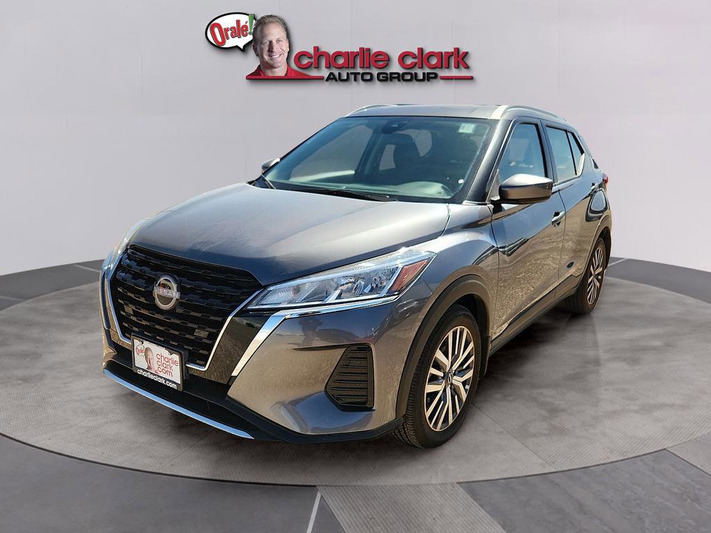 Used 2023 Nissan Kicks SV image 1