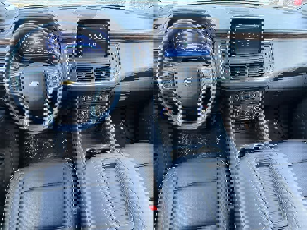 Used 2023 Chevrolet Suburban Premier image 11