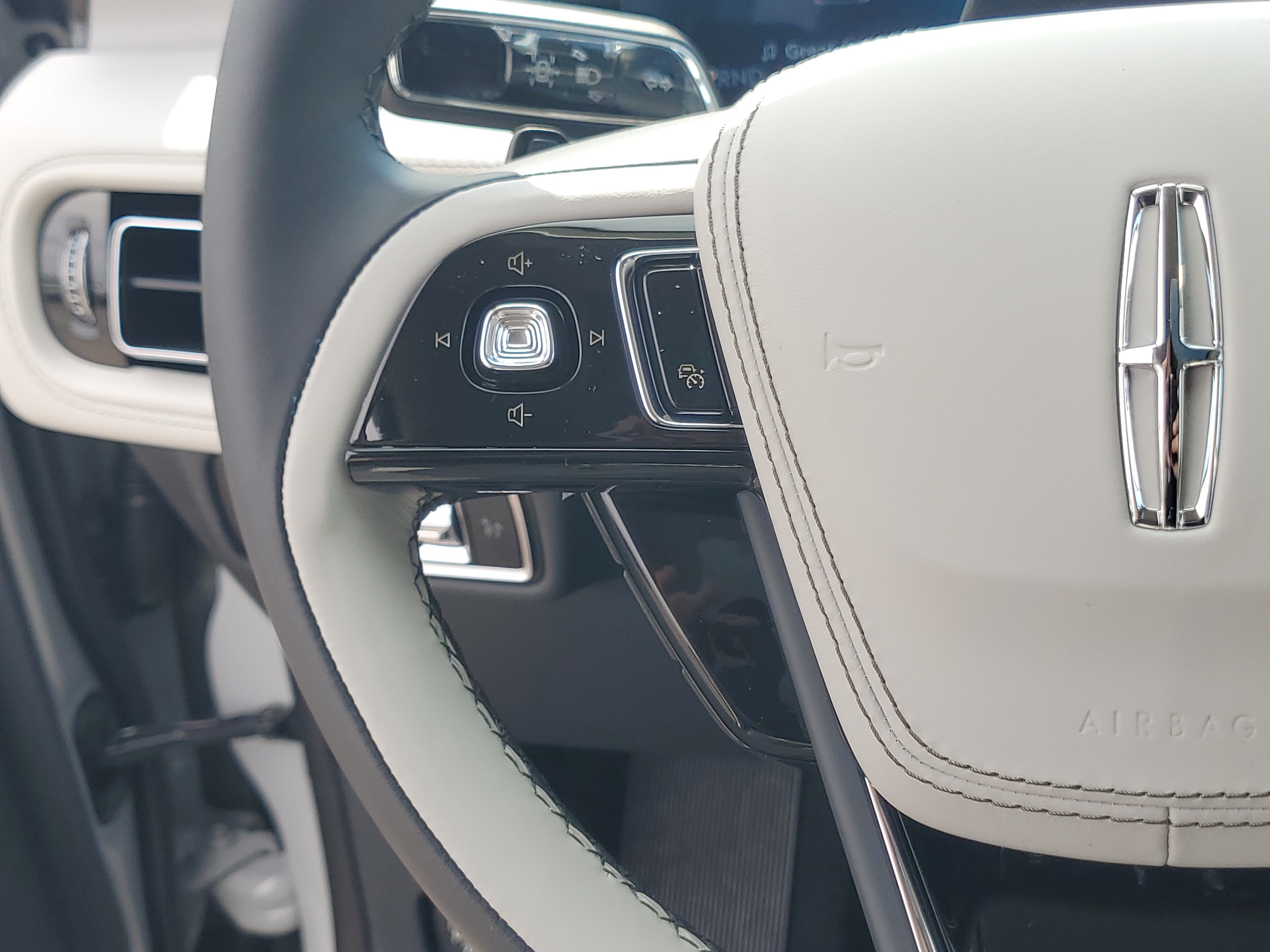 New 2027 Lincoln Aviator Reserve AWD/4WD image 16