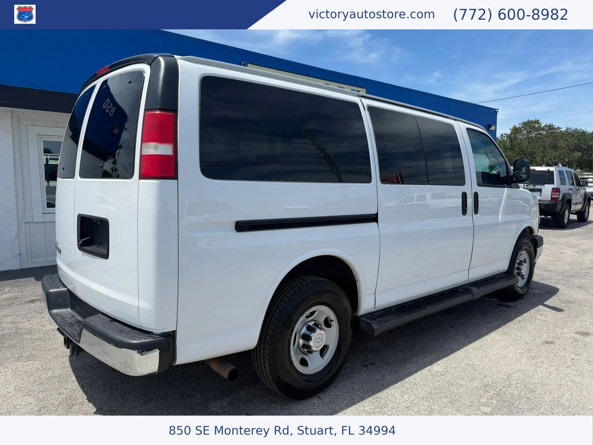 Used 2018 Chevrolet Express 3500 LT w/ LT Preferred Equipment Group RWD image 3
