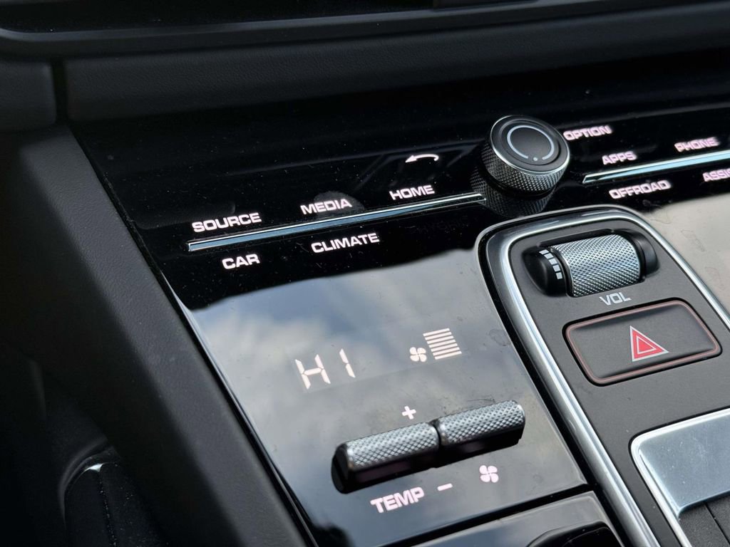 Used 2020 Porsche Cayenne Turbo image 27