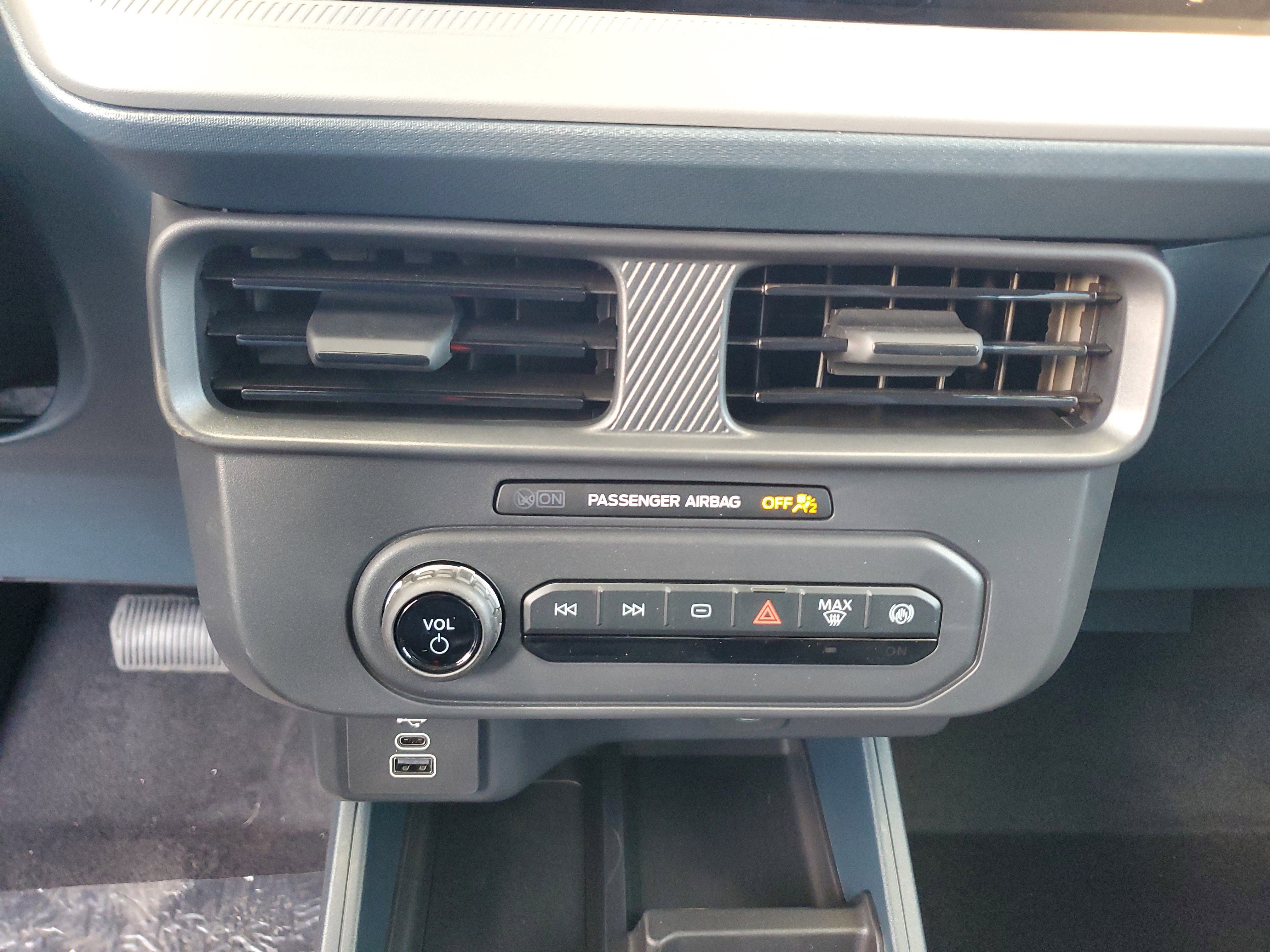 New 2025 Ford Maverick XL w/ Equipment Group 102A image 15