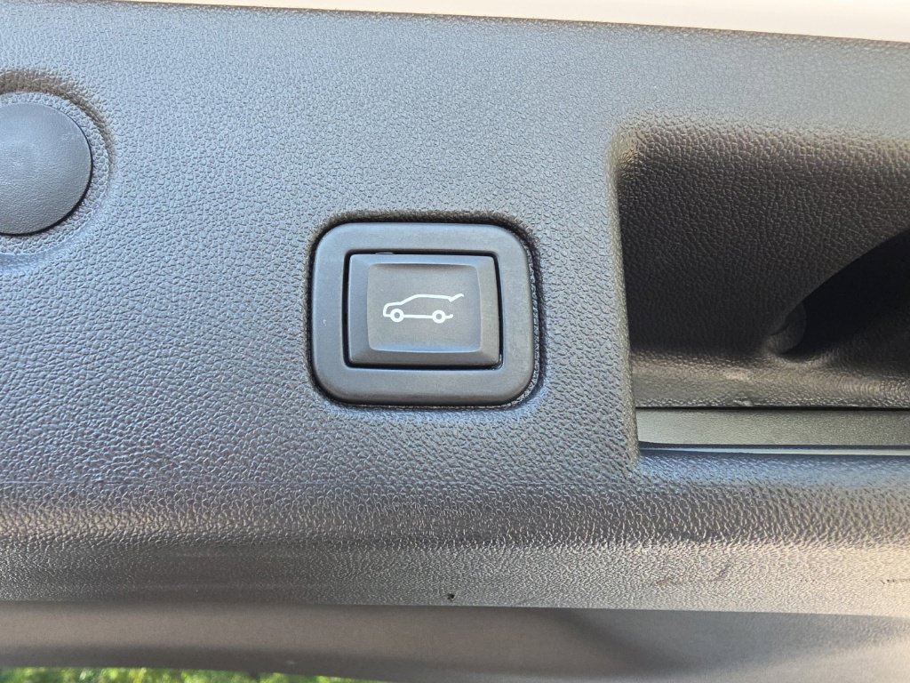 Used 2024 Chevrolet Equinox RS w/ RS Leather Package AWD/4WD image 32