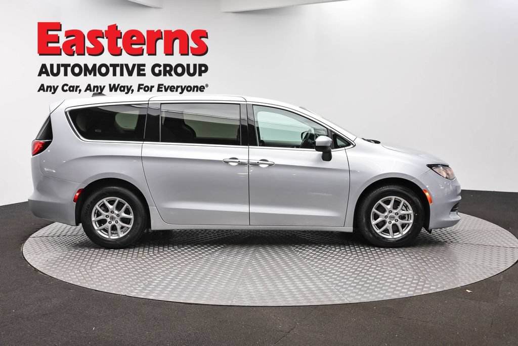 Used 2023 Chrysler Voyager LX FWD image 4
