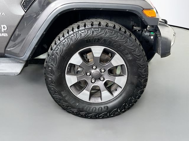 Used 2019 Jeep Wrangler Unlimited Sahara w/ Dual Top Group AWD/4WD image 37