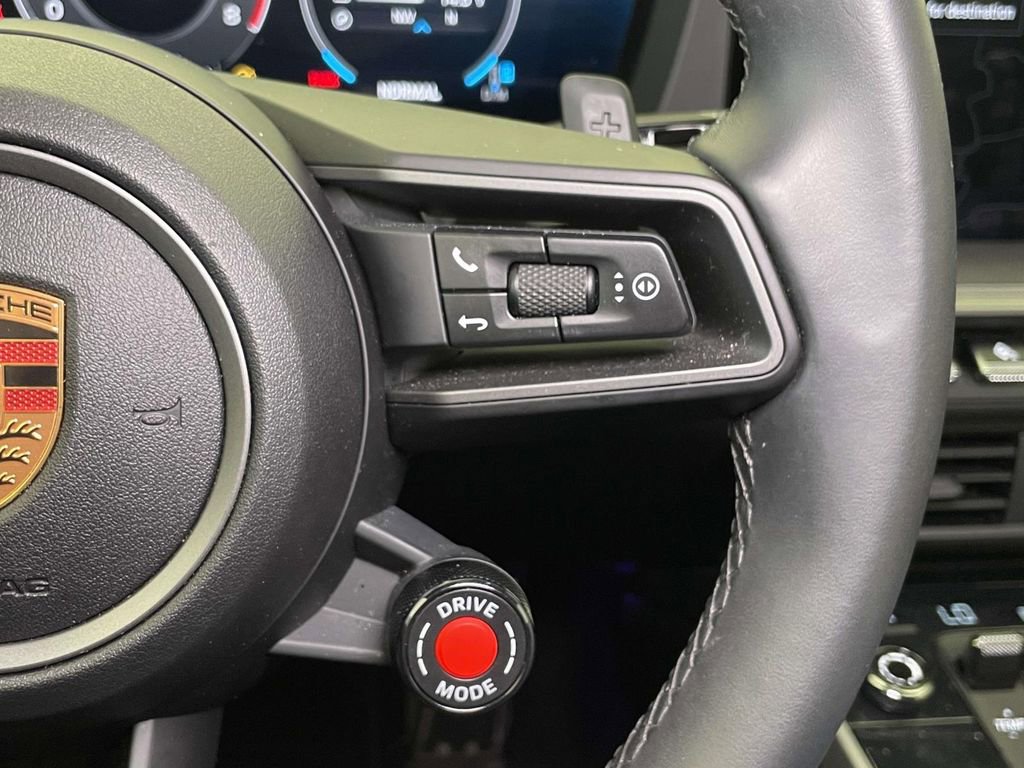 Certified 2025 Porsche 911 Carrera image 38