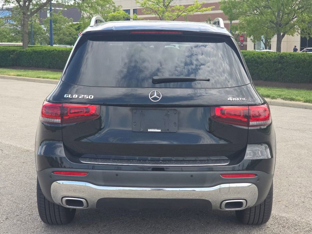 Certified 2023 Mercedes-Benz GLB 250 4MATIC w/ Premium Package image 17
