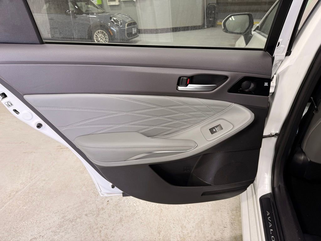 Used 2019 Toyota Avalon Limited w/ All Weather Liner Package FWD image 22