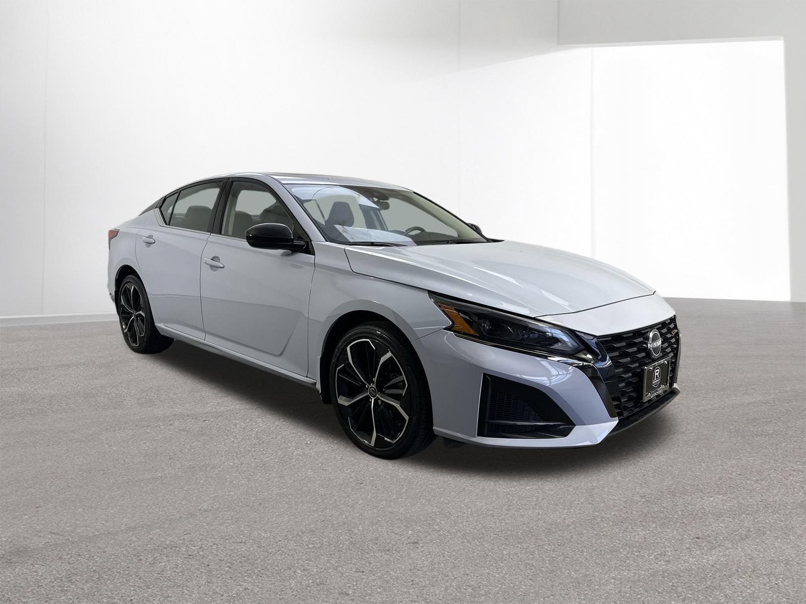 Used 2023 Nissan Altima 2.5 SR w/ SR Premium Package AWD/4WD image 3