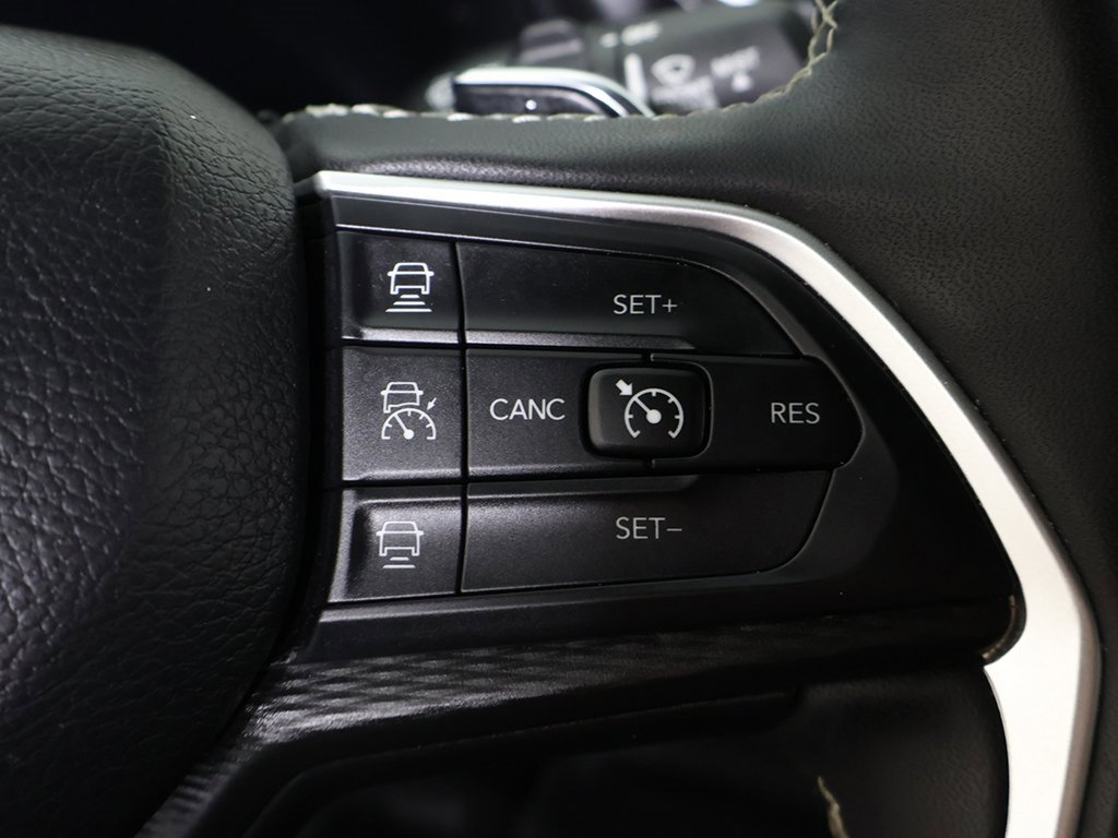 Used 2024 Jeep Grand Cherokee Altitude image 42