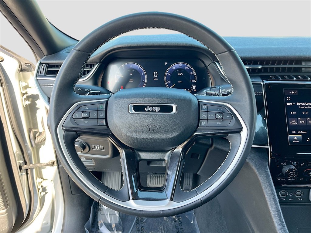 Certified 2023 Jeep Grand Cherokee L Laredo image 11