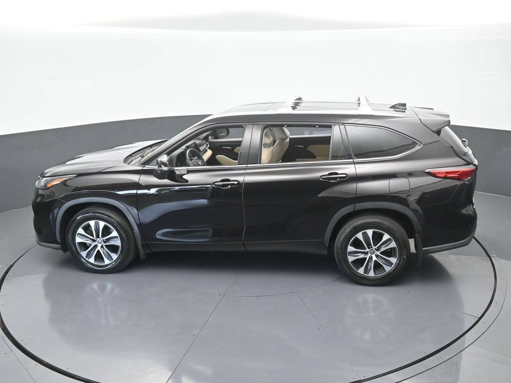 Used 2022 Toyota Highlander XLE FWD image 48