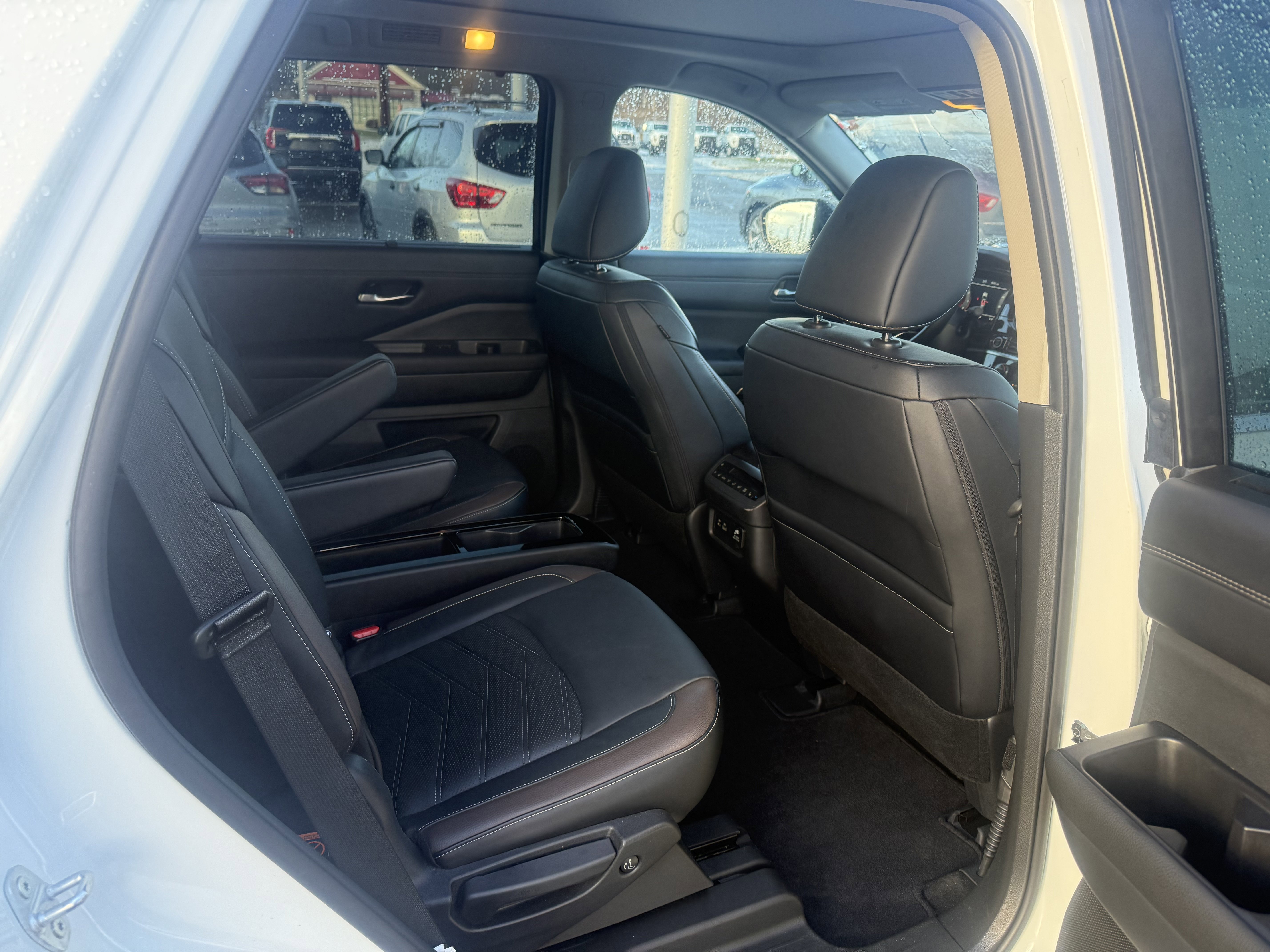 Used 2024 Nissan Pathfinder Platinum image 12