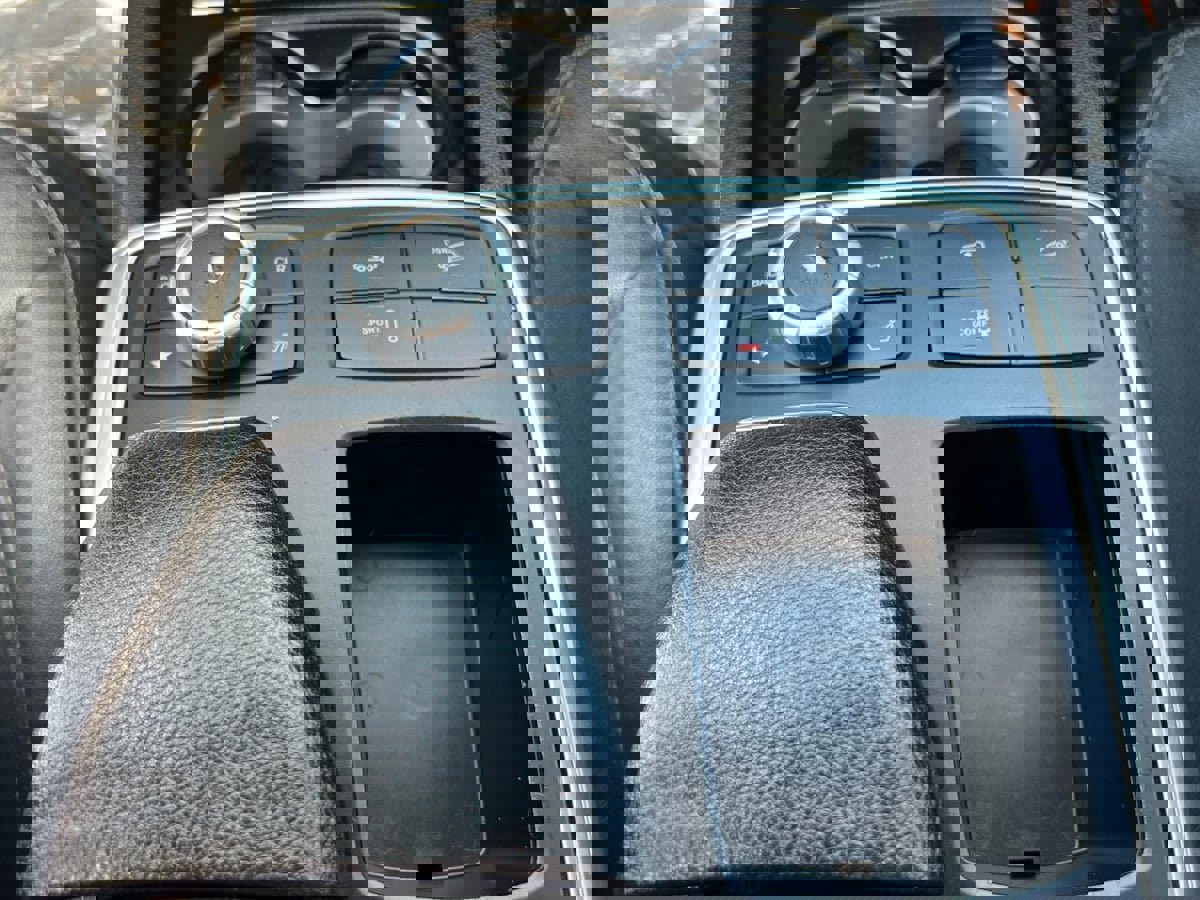 Used 2014 Mercedes-Benz GL 550 4MATIC image 20