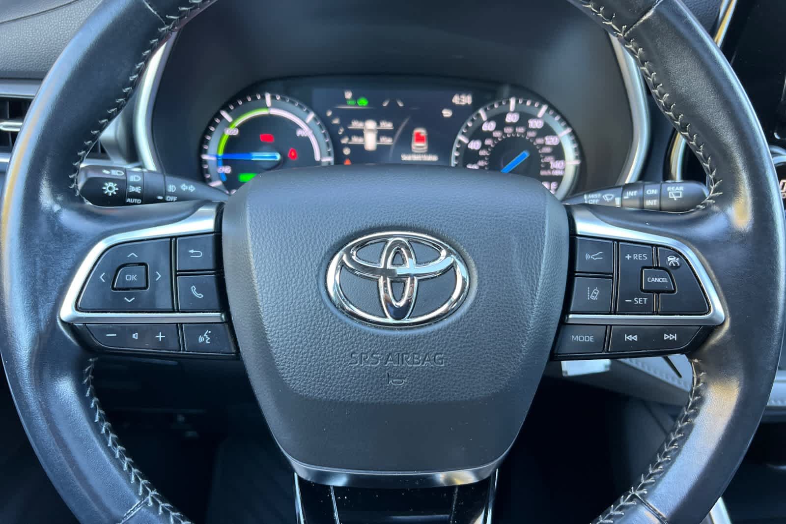 Used 2021 Toyota Highlander XLE AWD/4WD image 27