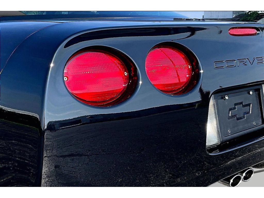 Used 2002 Chevrolet Corvette Coupe w/ Preferred Equipment Group2 RWD image 27