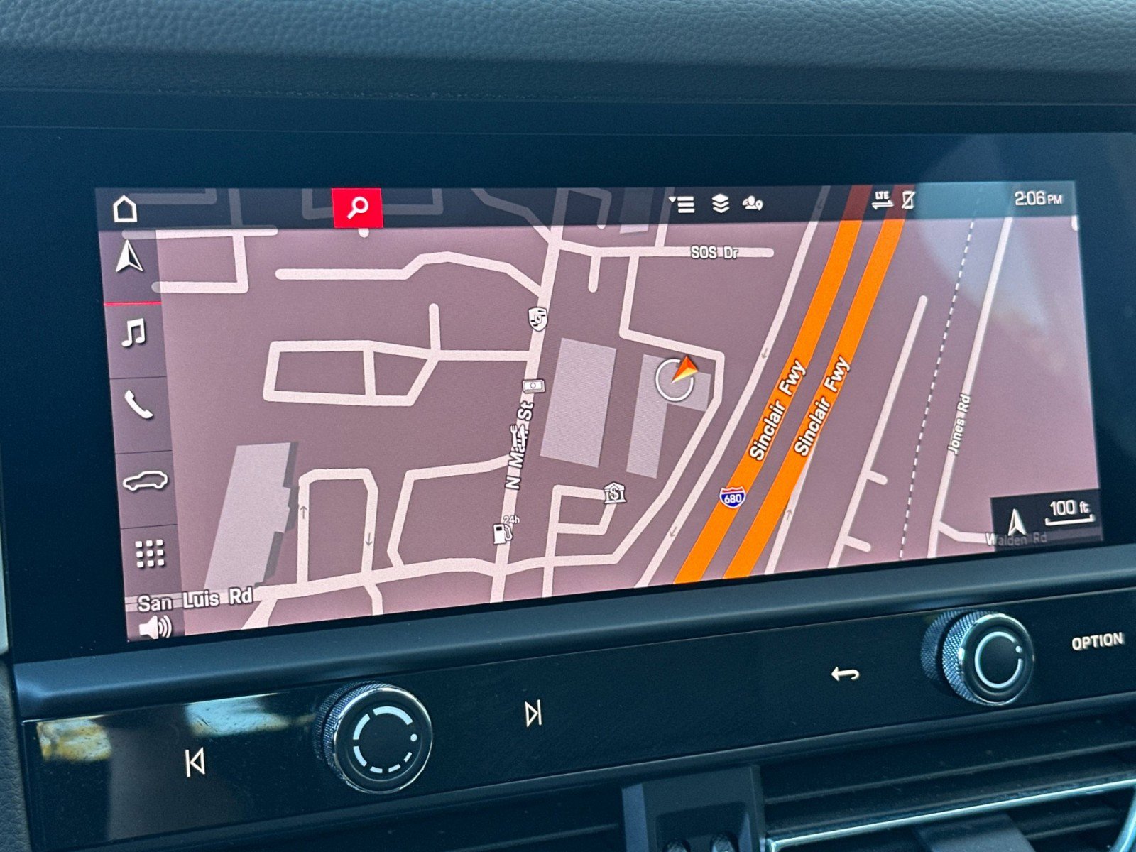 Used 2022 Porsche Macan w/ Premium Package Plus image 19