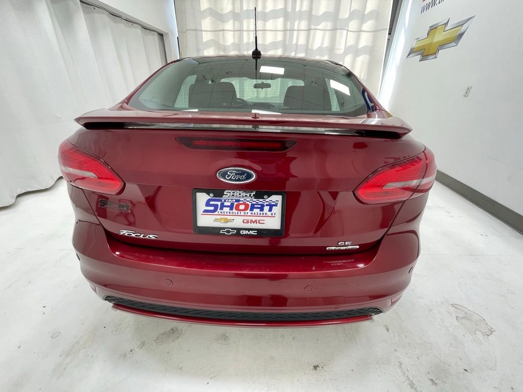 Used 2015 Ford Focus SE w/ SE Sport Package image 6