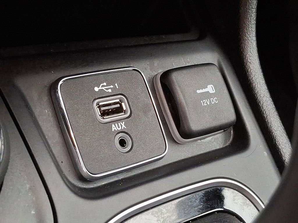 Used 2019 Jeep Cherokee Limited image 18