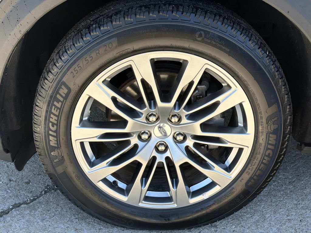 Used 2025 Ford Explorer Active w/ Active Comfort Package image 12