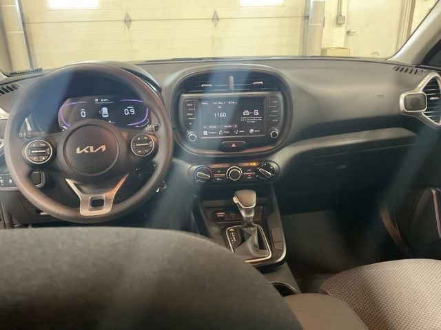 Used 2025 Kia Soul LX w/ LX Technology Package FWD image 12