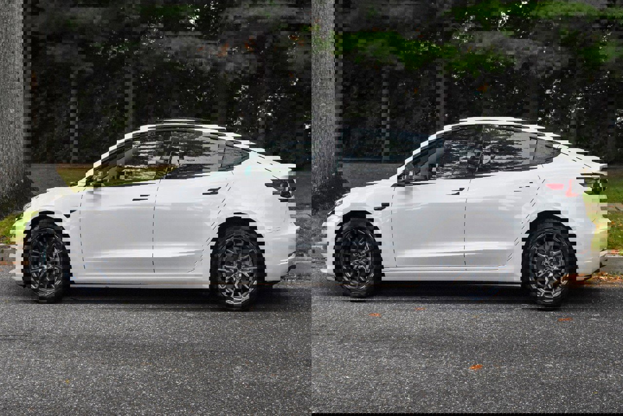 Used 2023 Tesla Model 3 Standard Range image 4