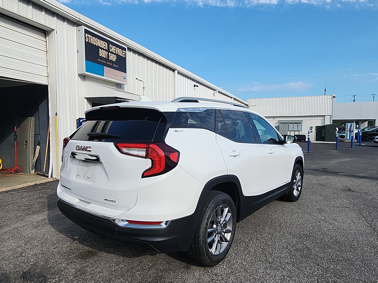 Used 2022 GMC Terrain SLT AWD/4WD image 5