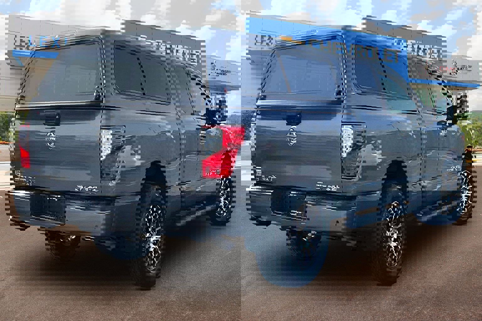 Used 2020 Nissan Titan SV w/ SV Convenience Package image 13