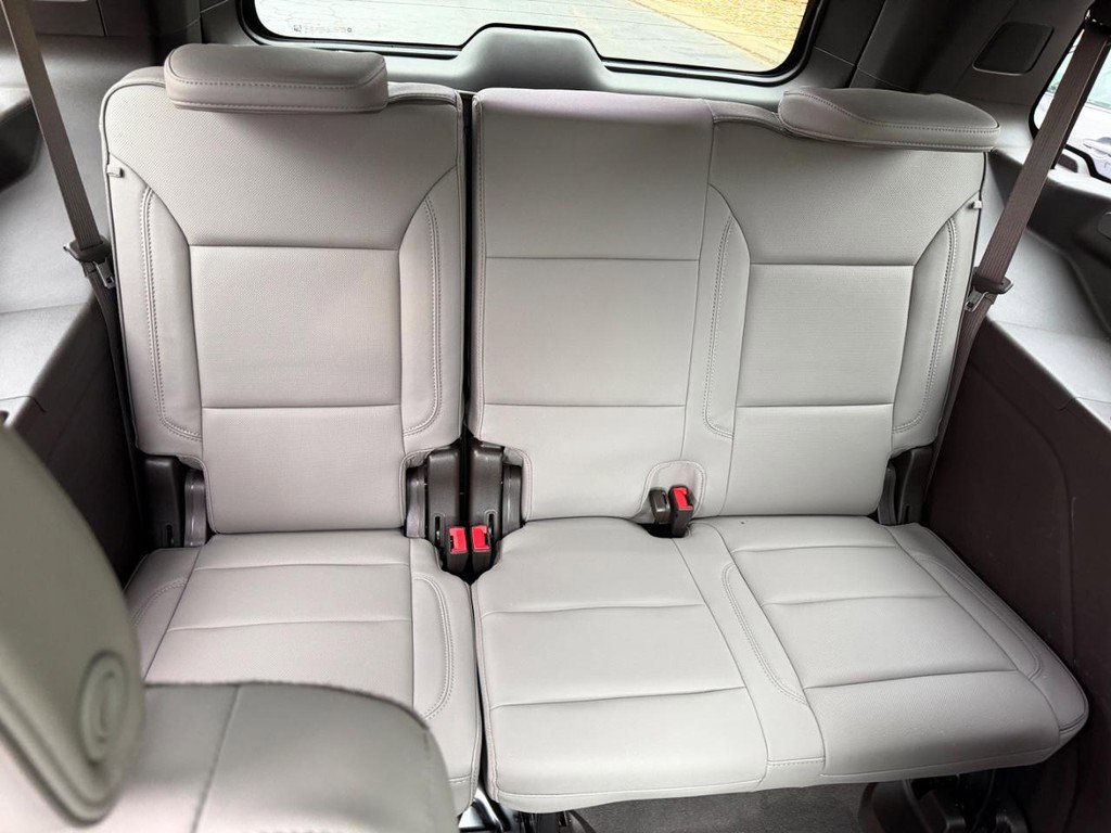 Used 2023 GMC Yukon SLT w/ SLT Luxury Package image 10