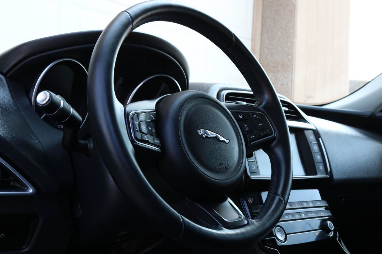 Used 2017 Jaguar XE Premium AWD/4WD image 19