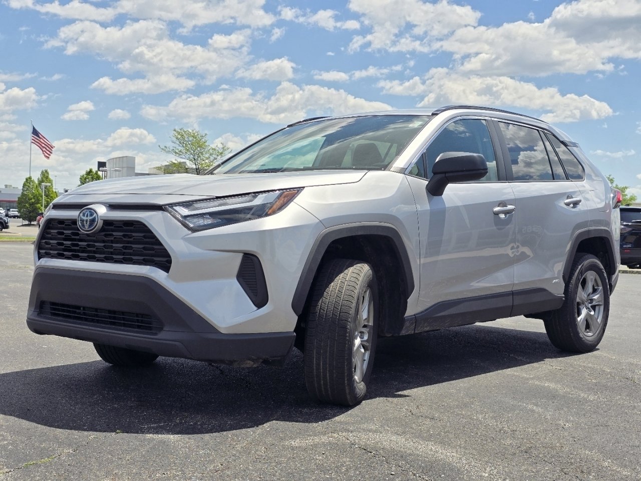 Used 2023 Toyota RAV4 LE AWD/4WD image 9