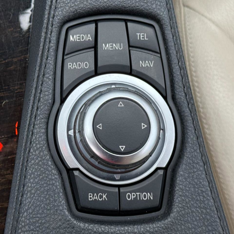 Used 2013 BMW 640i Convertible image 18