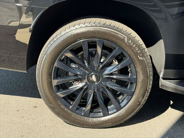 Used 2024 Cadillac Escalade ESV Premium Luxury AWD/4WD image 9