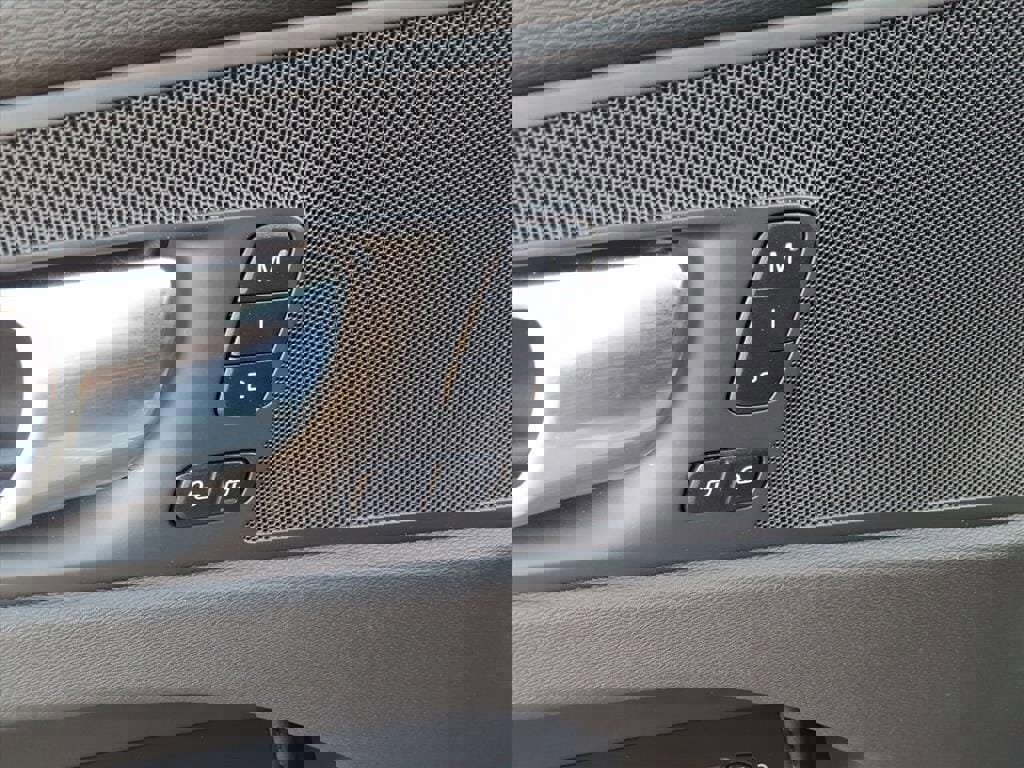 Certified 2025 Volvo XC60 B5 Plus image 16