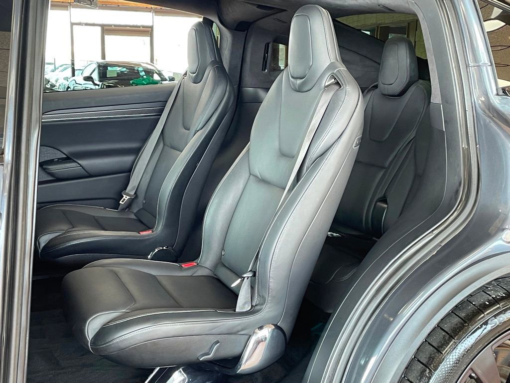 Used 2022 Tesla Model X Plaid image 16
