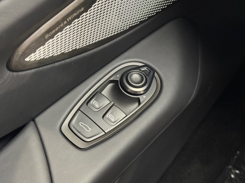 New 2025 Aston Martin V8 Vantage Coupe image 35