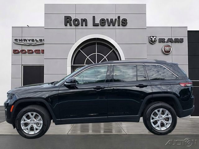 Used 2023 Jeep Grand Cherokee Limited AWD/4WD image 1