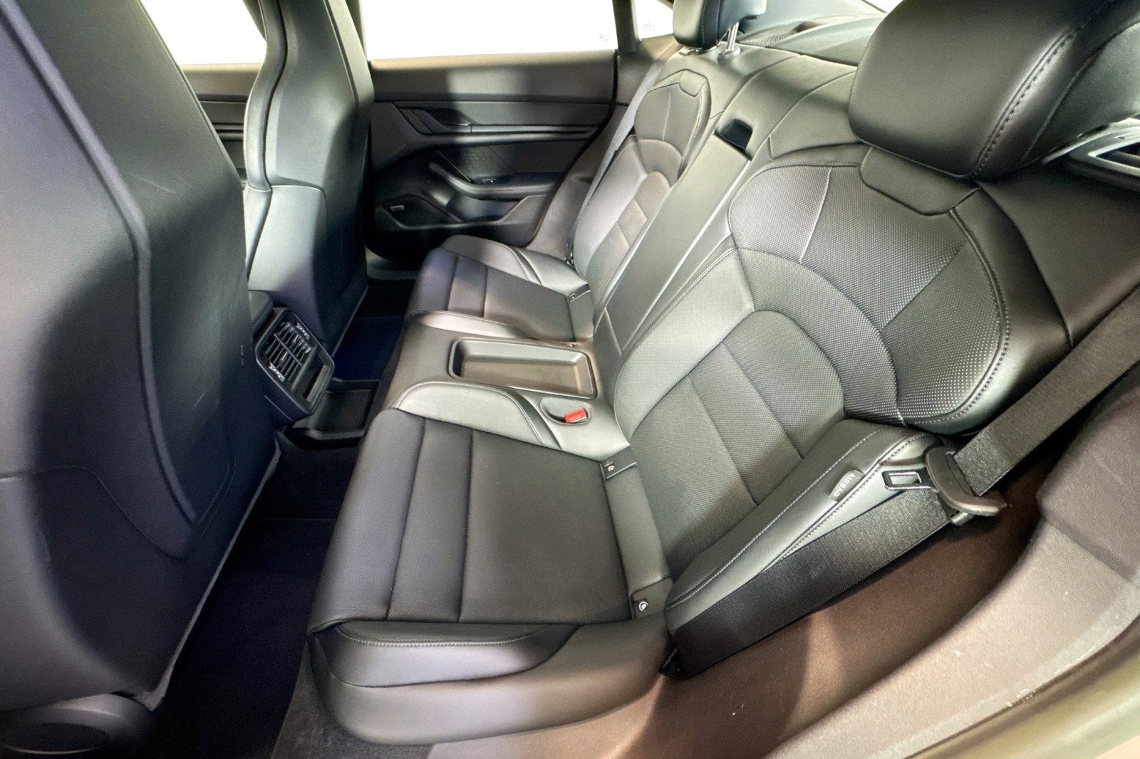 Used 2022 Porsche Taycan image 23