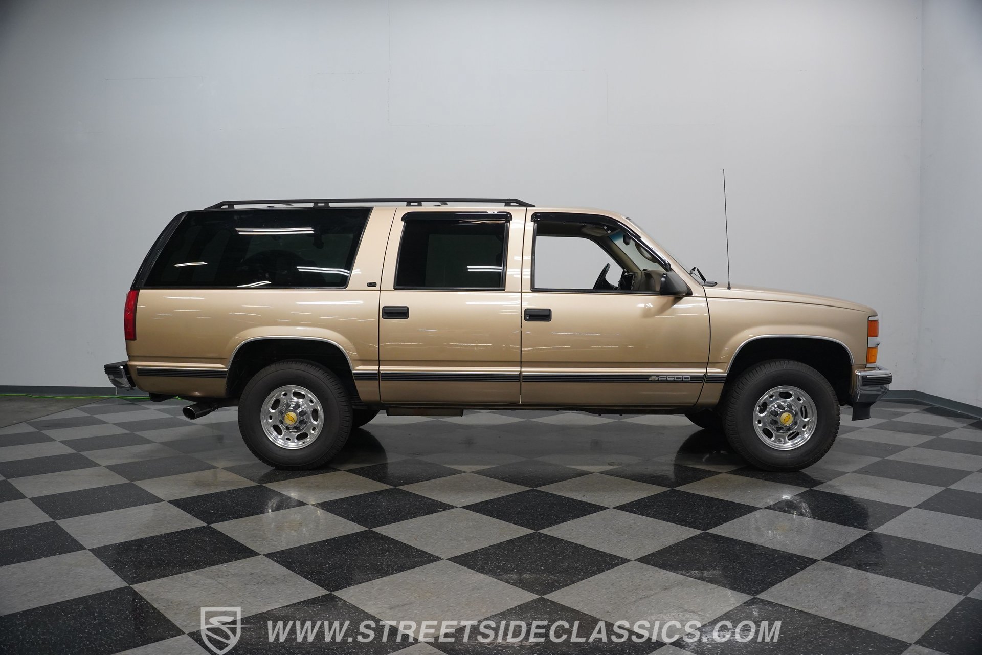 Used 1999 Chevrolet Suburban 2500 w/ Preferred Equipment Group 2 RWD image 15