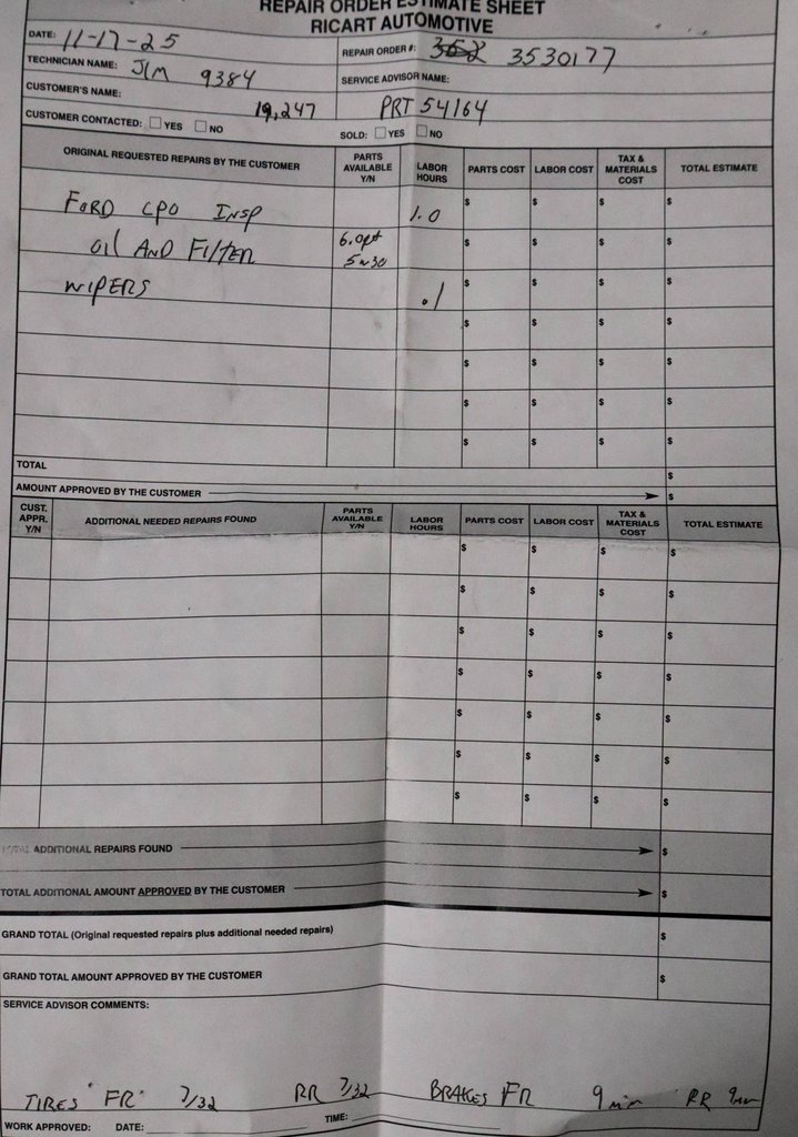 Used 2023 GMC Acadia SLT w/ Preferred Package image 5