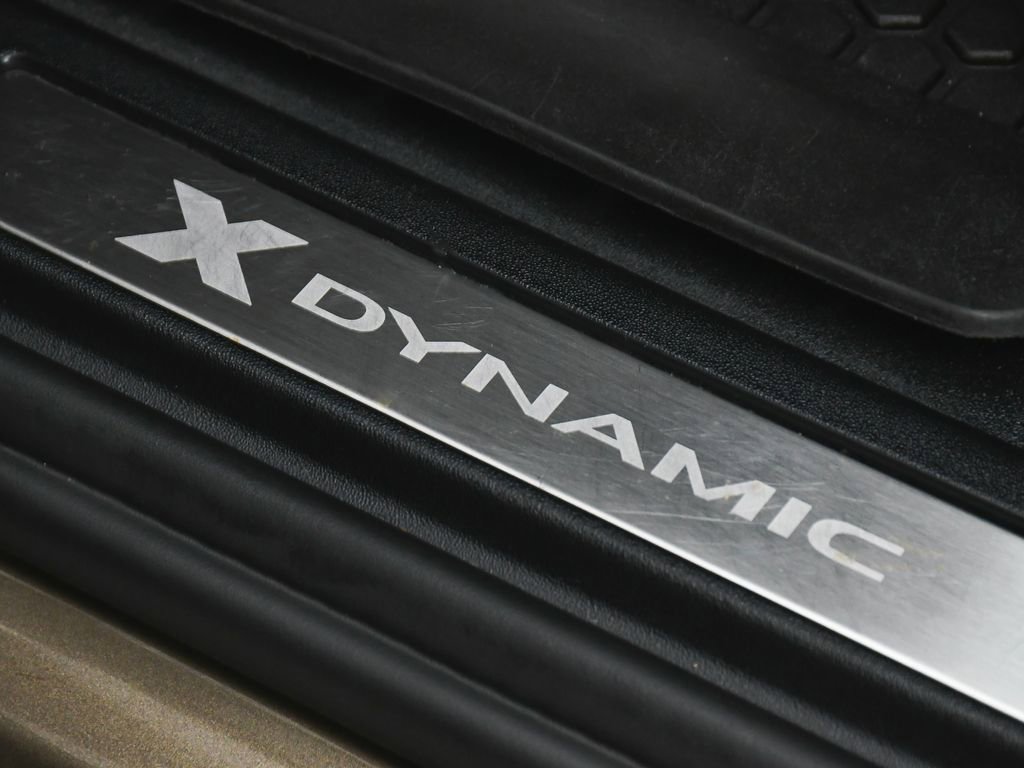 Used 2024 Land Rover Defender 130 X-Dynamic SE image 12