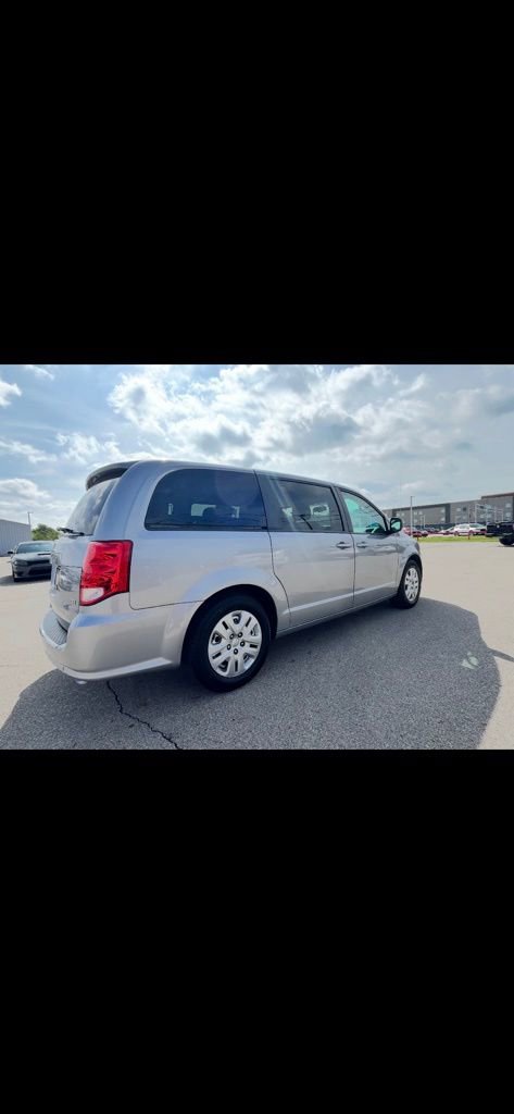 Used 2018 Dodge Grand Caravan SE w/ UConnect Hands-Free Group image 6