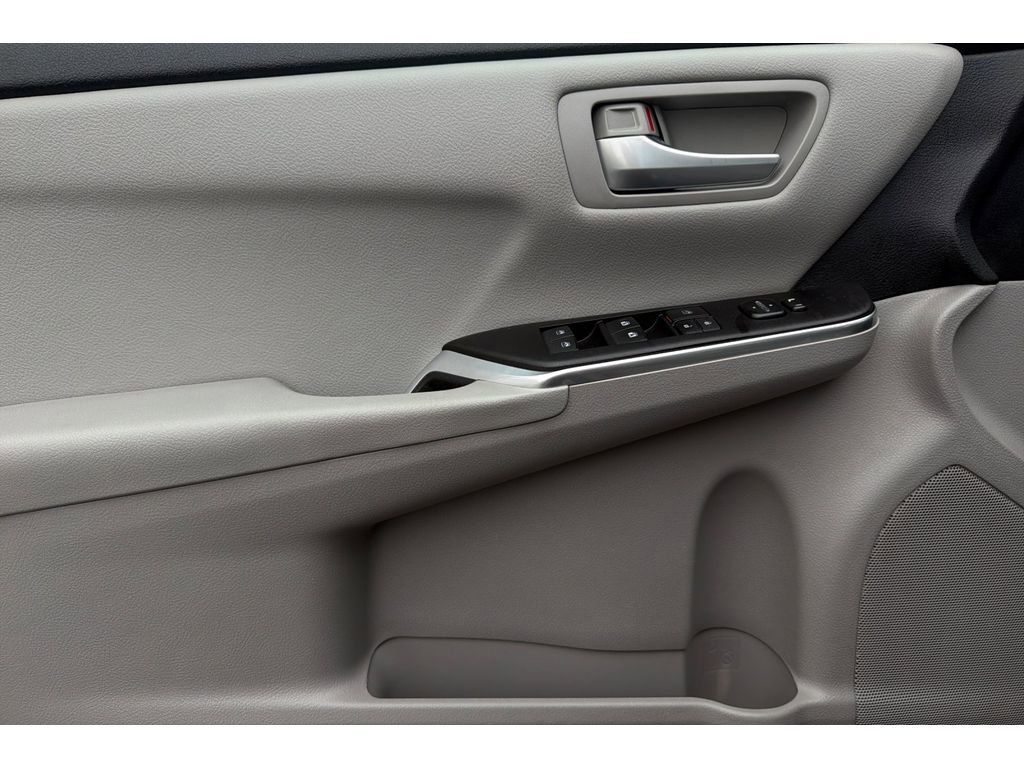 Used 2017 Toyota Camry LE FWD image 11