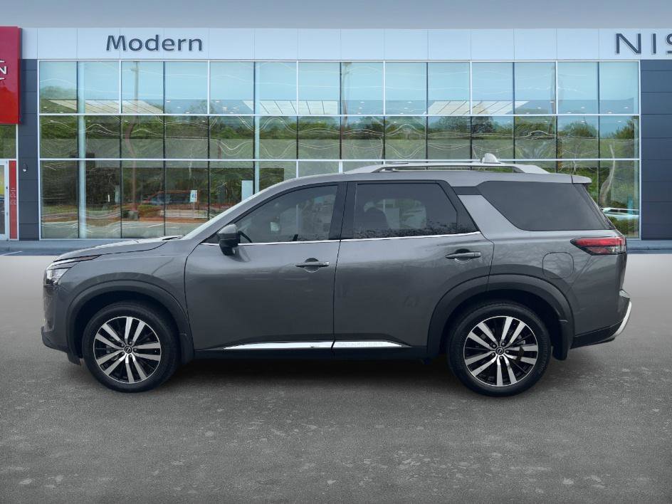 Certified 2024 Nissan Pathfinder Platinum w/ Black Appearance Package image 8