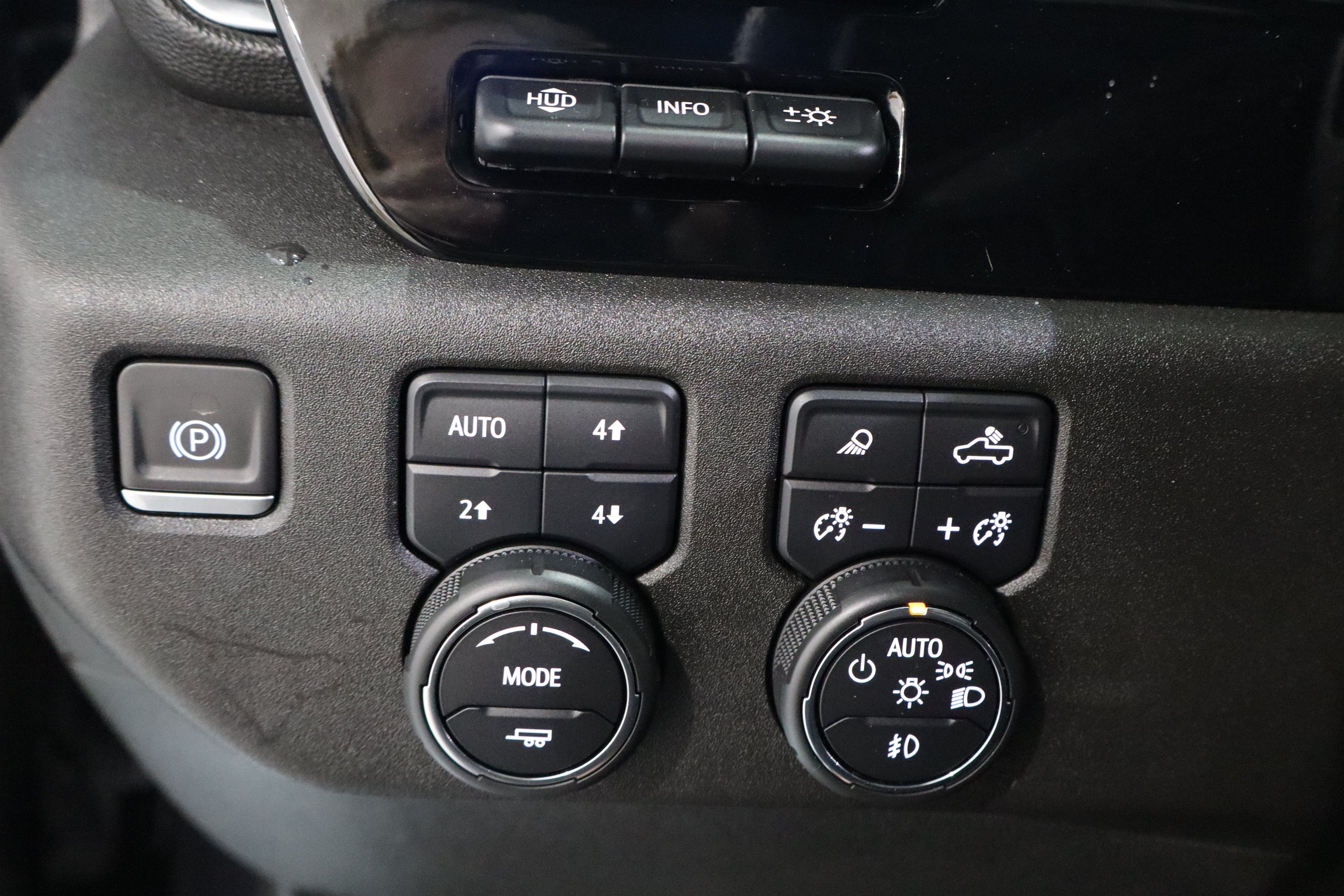 Used 2024 Chevrolet Silverado 3500 LTZ w/ LTZ Premium Package AWD/4WD image 33
