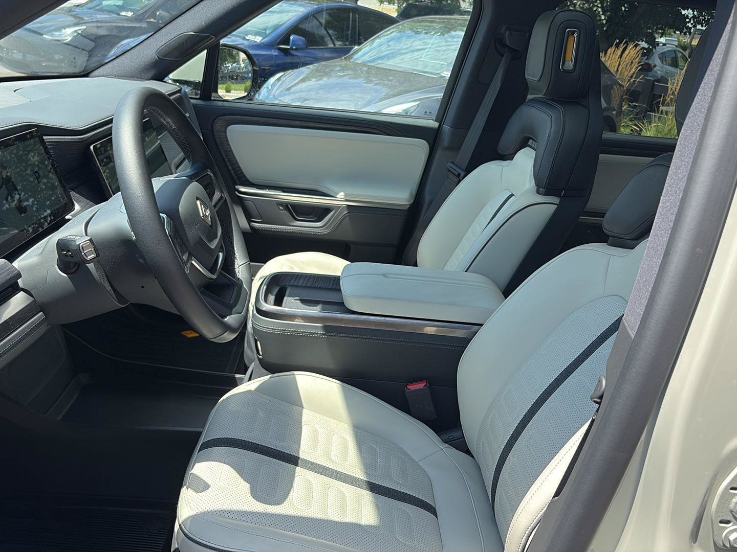 Used 2025 Rivian R1S Adventure AWD/4WD image 15