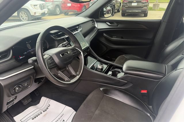 Used 2023 Jeep Grand Cherokee L Laredo AWD/4WD image 9