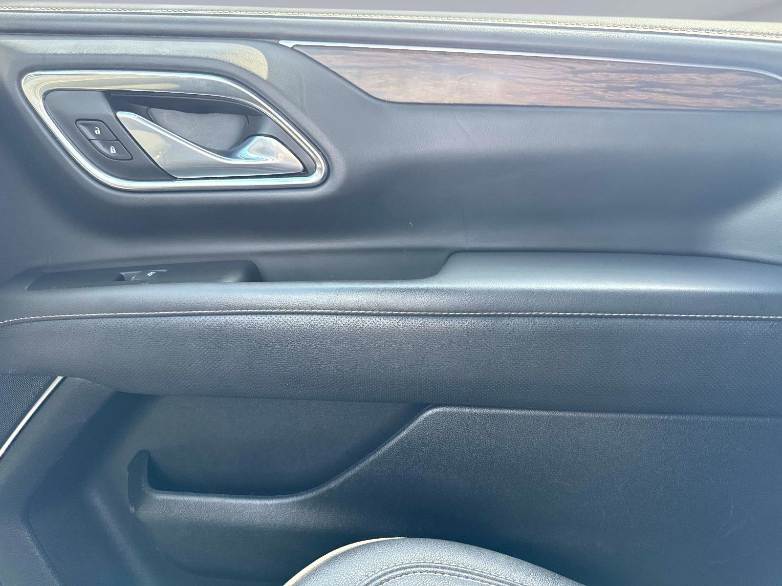 Used 2023 Chevrolet Suburban Premier image 27