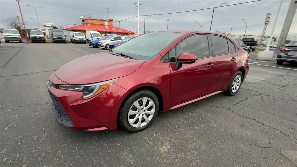Used 2022 Toyota Corolla LE image 4