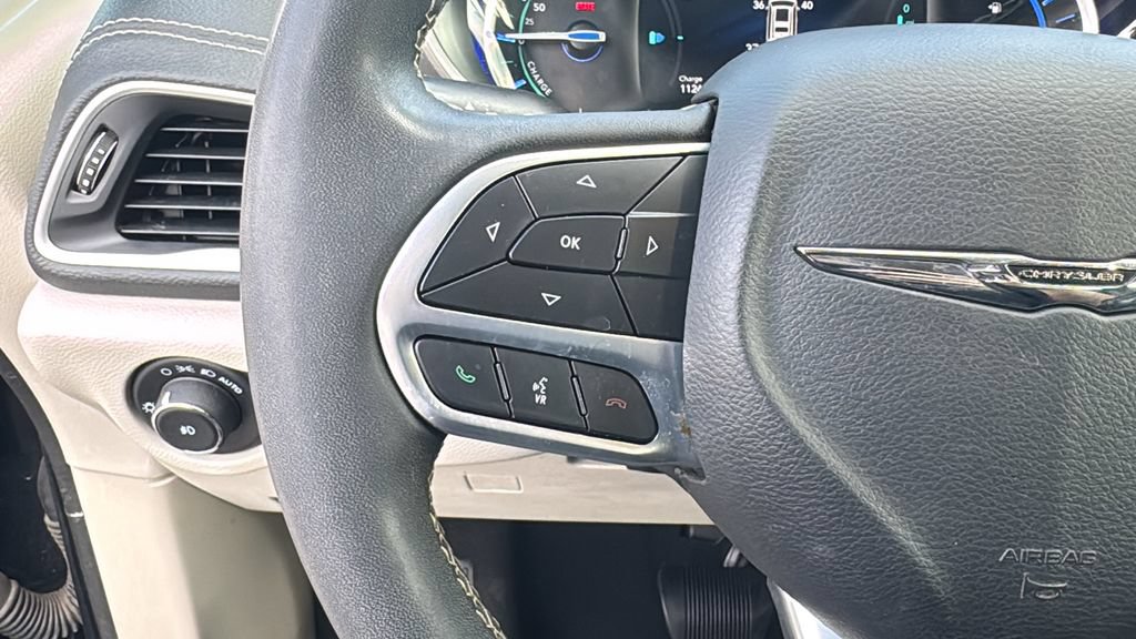 Used 2023 Chrysler Pacifica Touring-L FWD image 19